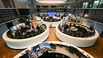 Handelsraum der Frankfurter Börse: Die Dividenden für Aktionäre werden dieses Jahr steigen. (Archivbild) (Foto: Arne Dedert/dpa)