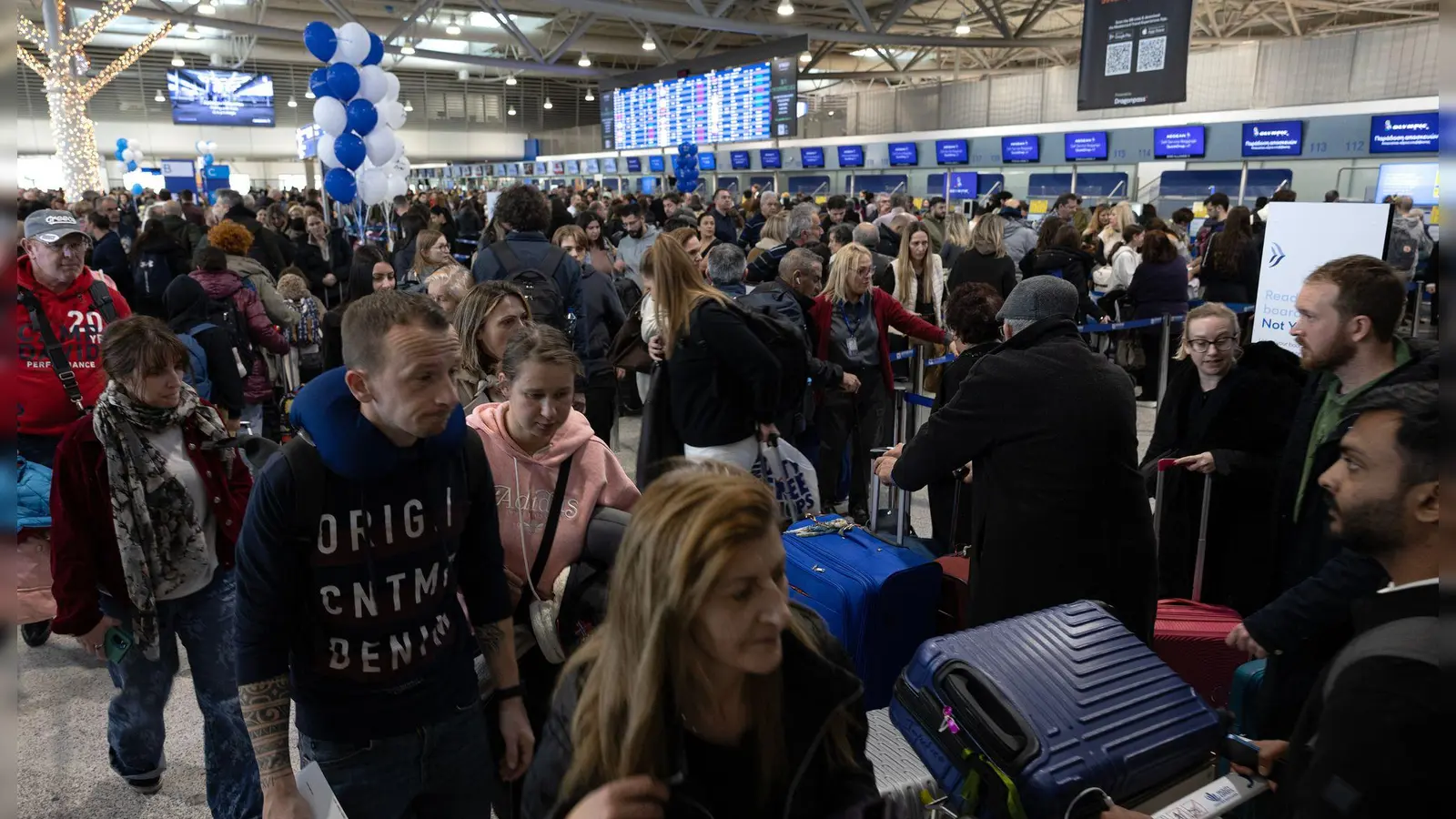 Wegen technischer Panne: Chaos an sämtlichen griechischen Flughäfen.  (Foto: Yorgos Karahalis/AP/dpa)