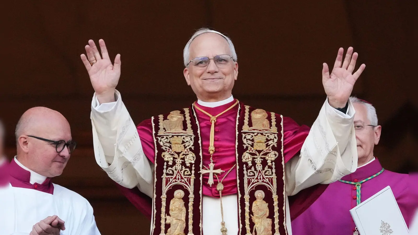 Der neue Papst Leo XIV.: der US-Amerikaner Prevost. (Foto: Alessandra Tarantino/AP/dpa)