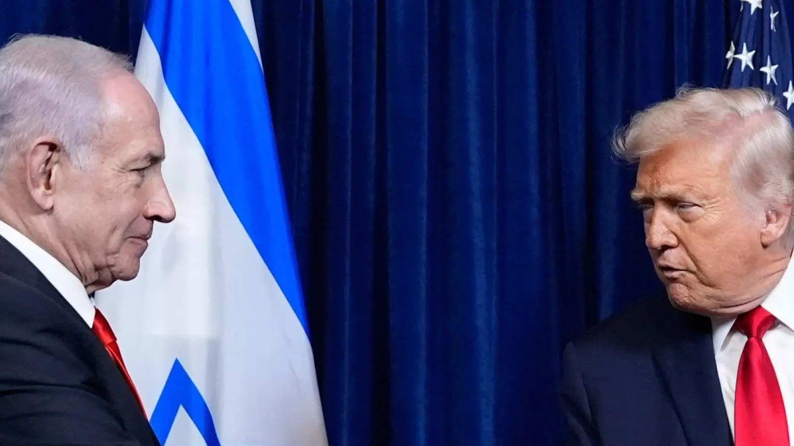 US-Präsident Trump und Israels Premier Netanjahu sehen den Iran weiter als Bedrohung.  (Foto: Alex Brandon/AP/dpa)