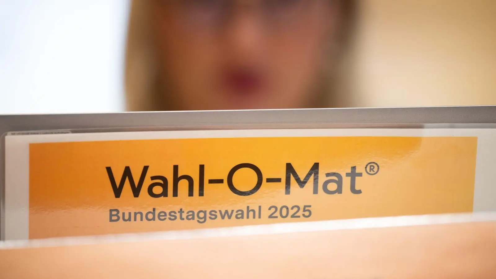 Der Wahl-O-Mat soll besonders auch junge Menschen ansprechen. (Foto: Sebastian Christoph Gollnow/dpa)