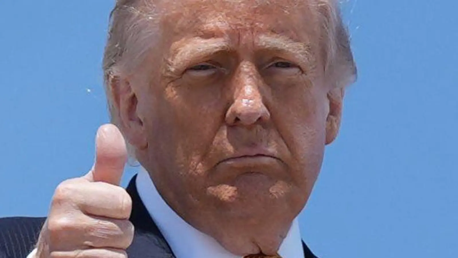 Trump beschwört trotz Differenzen in der Iran-Frage sein gutes Verhältnis zu Xi. (Foto: Mark Schiefelbein/AP/dpa)