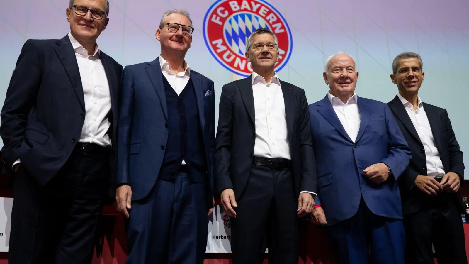 Die Führung des FC Bayern München ist zufrieden mit der künftigen Verteilung der TV-Gelder. (Foto: Sven Hoppe/dpa)