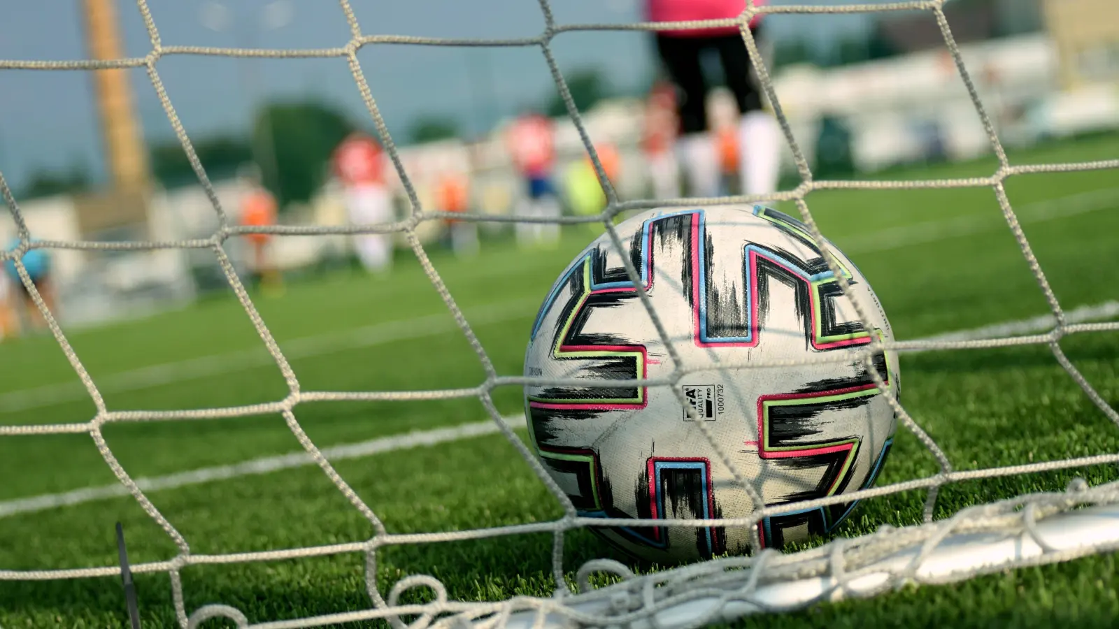 Im Juli messen sich Feuchtwanger Unternehmen in einem Fußballturnier. (Foto: Marcin/Pixabay)