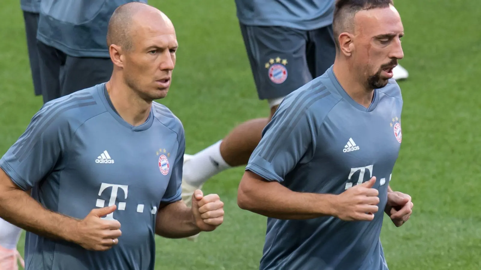 Arjen Robben (l) und Franck Ribery sind Ideengeber für die heutige Bayern-Generation. (Foto: Sven Hoppe/dpa)