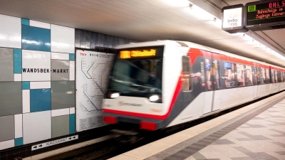 Ein 25-Jähriger zerrte eine 18-Jährige vor eine einfahrende U-Bahn an der Haltestelle „Wandsbek-Markt“. (Foto: Daniel Bockwoldt/dpa)