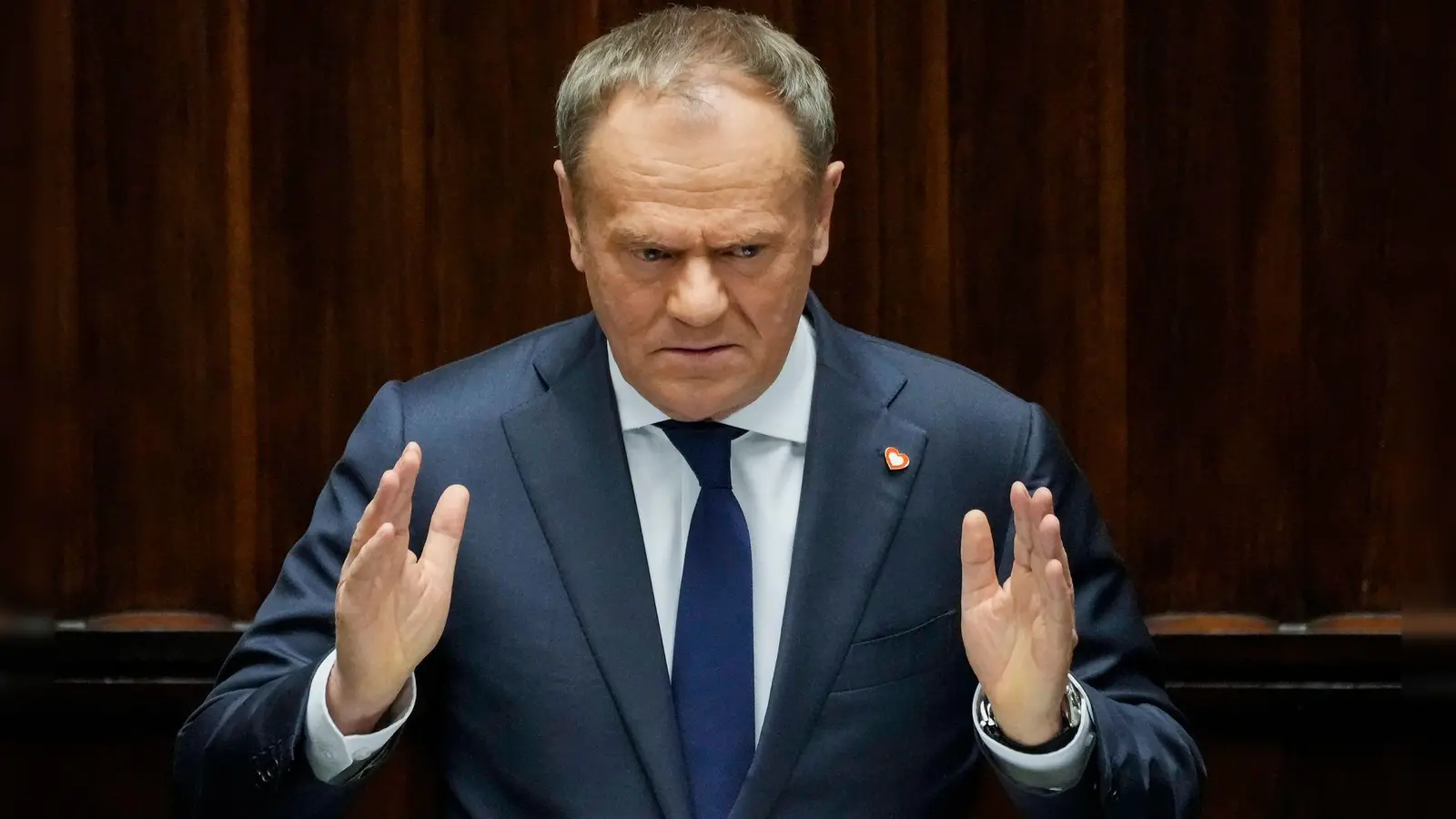 Tusk will, dass jeder Mann in Polen kampfbereit gemacht wird.  (Foto: Czarek Sokolowski/AP/dpa)