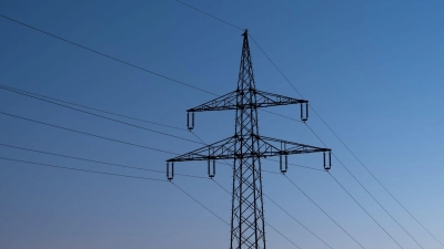 Zeitweise gab es im Landkreis Main-Spessart für viele Menschen keinen Strom. (Symbolbild) (Foto: Silas Stein/dpa)