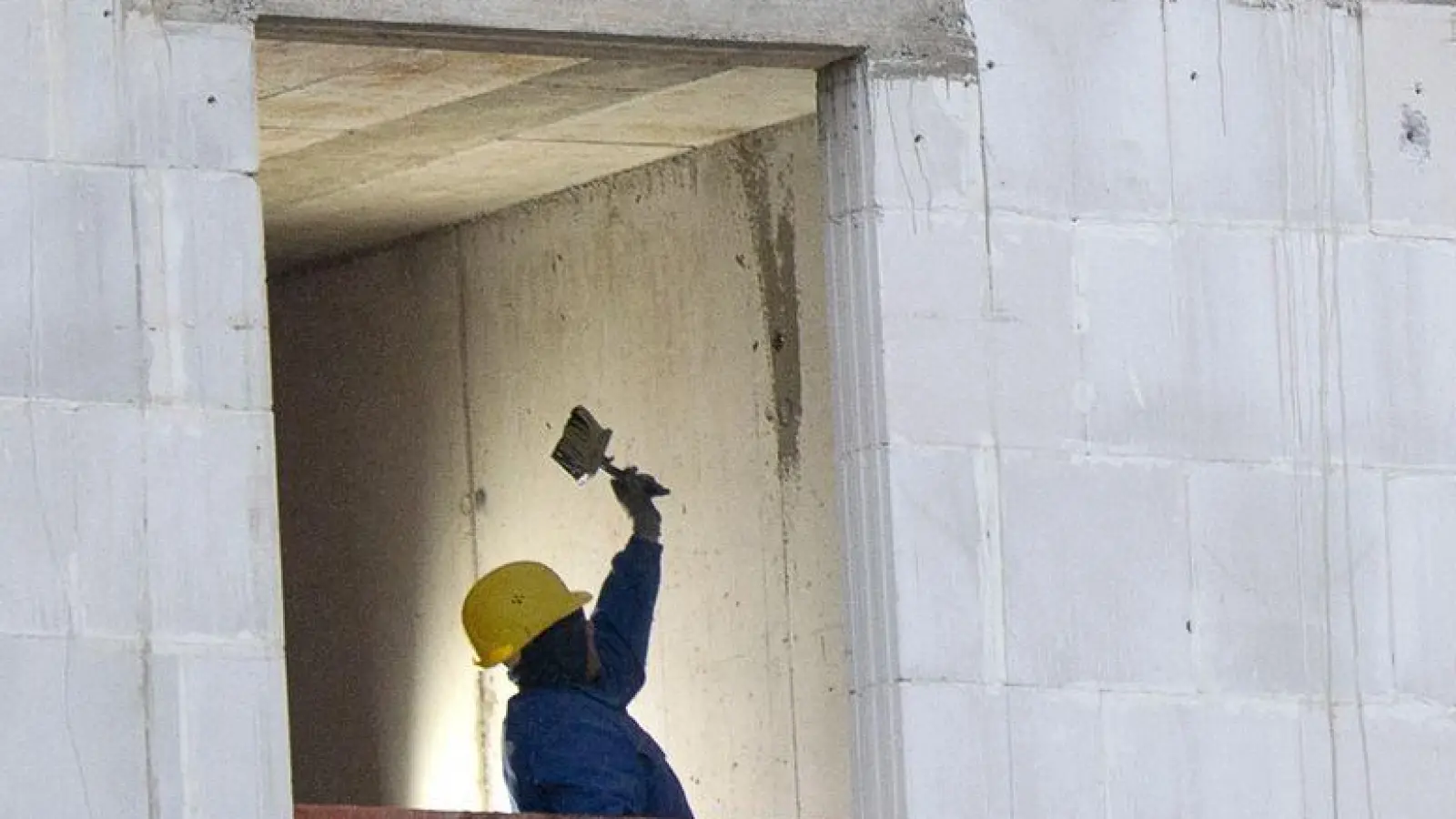 Die bayerischen Grünen wollen mit zusätzlichem Geld und Steuerreformen den Wohnungsbau im Freistaat ankurbeln. (Symbolbild) (Foto: Sebastian Gollnow/dpa)
