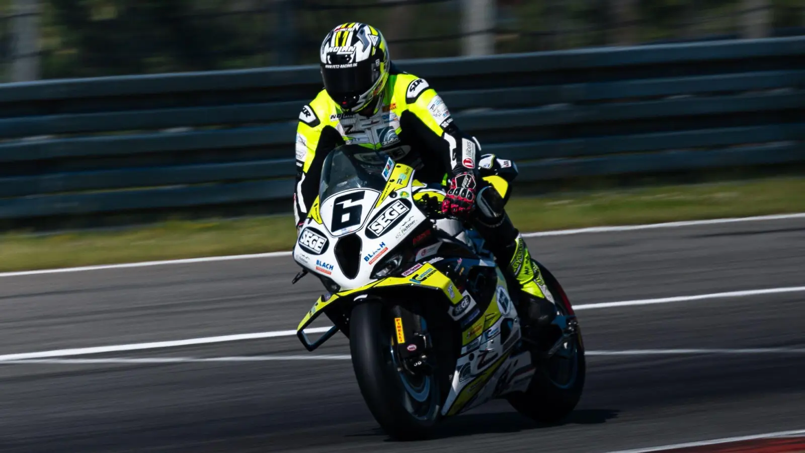 Marco Fetz erreicht beim Motorsport-Wochenende am Nürburgring sein bestes Saisonergebnis, Platz 13. (Foto: Tim Fritzsch)