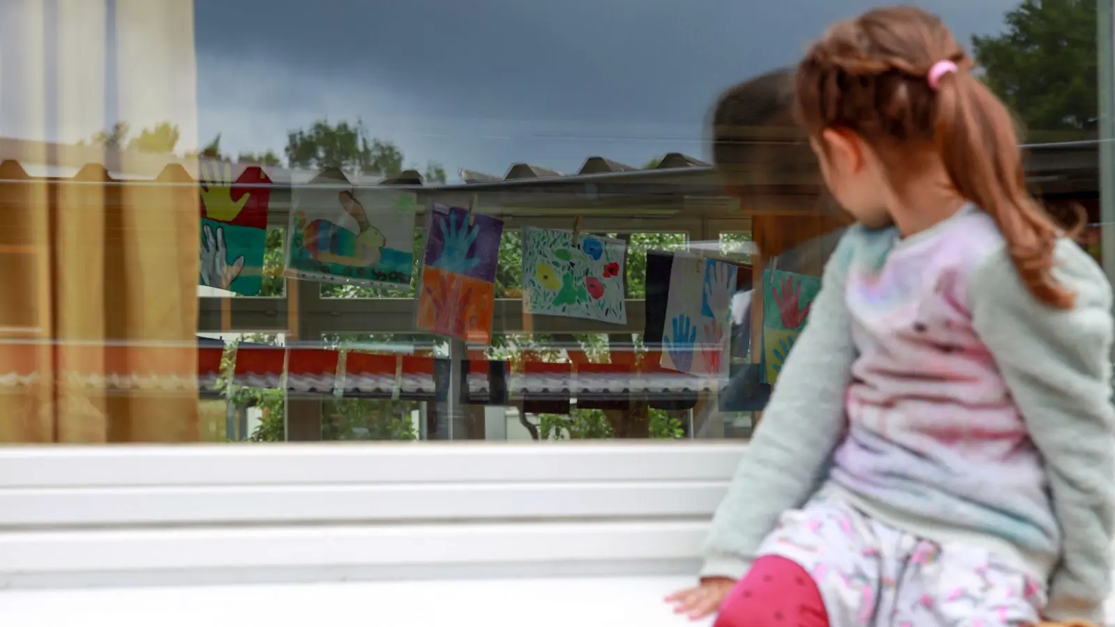 Erwachsenen bleibt er verborgen, aber viele Kinder haben einen imaginären Freund, mit dem sie sprechen und der sie eine Zeitlang begleitet. (Foto: Mascha Brichta/dpa-tmn)