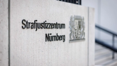 In Nürnberg endete der Prozess gegen Heranwachsende wegen des Handels mit Waffen und Drogen. (Symbolbild) (Foto: Daniel Karmann/dpa)