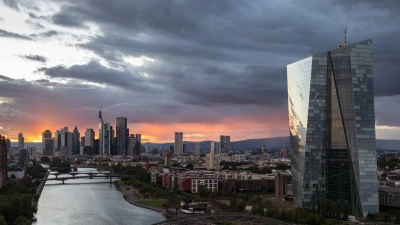 Die Europäische Zentralbank in Frankfurt: Währungshüter mahnen Fortschritte an. (Archivbild) (Foto: Boris Roessler/dpa)