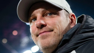 Kölns Coach Lukas Kwasniok war zufrieden mit dem Ergebnis gegen Wolfsburg. (Foto: Marius Becker/dpa)