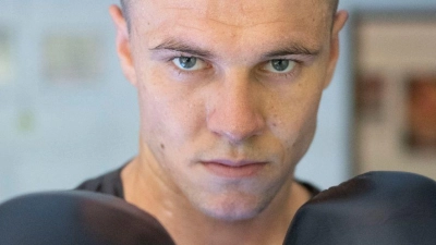Voller Fokus auf den ersten WM-Kampf: Simon Zachenhuber. (Fotoproduktion) (Foto: Marijan Murat/dpa)