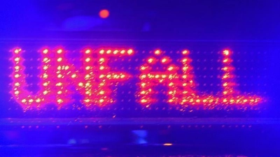 Bei dem Unfall auf der A8 ist nach ersten Erkenntnissen der Polizei ein Mensch leicht verletzt worden. (Symbolbild) (Foto: Stefan Puchner/dpa)