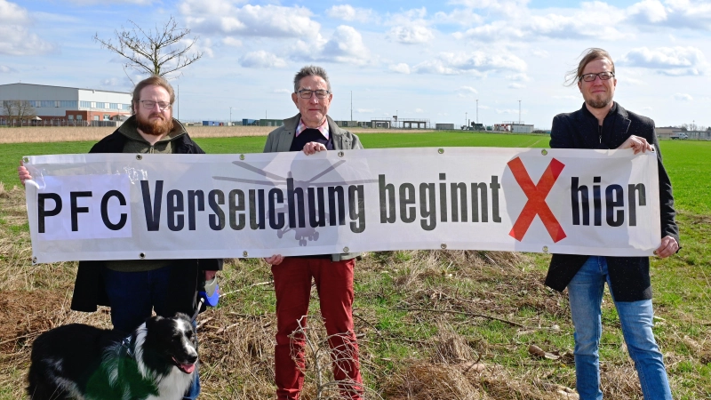Sie fordern, dass endlich der PFC-Hotspot in der Katterbacher Kaserne angegangen wird (von links): André Fitzthum, Wolfgang Schmidt und Boris-André Meyer von der Bürgerinitiative „Etz langt´s”. (Archivbild: Alina Boger)