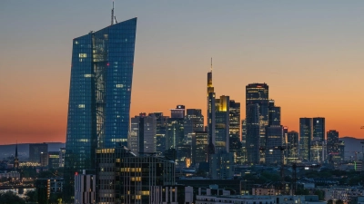 Nach der jüngsten Zinserhöhung der EZB haben lediglich 12 von 800 untersuchten Banken und Sparkassen ihre Tagesgeldzinsen merklich angehoben  (Foto: Boris Roessler/dpa)