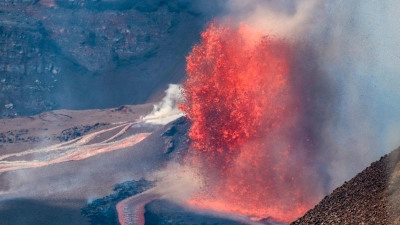 Der Kilauea spuckte Lavafontänen rund 100 Meter hoch in den Himmel. (Foto: C. Cauley/U.S. Geological Survey/AP/dpa)