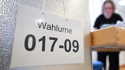 Die Wahlberechtigten in Wassertrüdingen haben ihre Stimmen abgegeben. Aufgrund von Softwareproblemen konnte die Sitzverteilung aber erst am Dienstag festgestellt werden. (Symbolbild: Bernd Weißbrod/dpa)