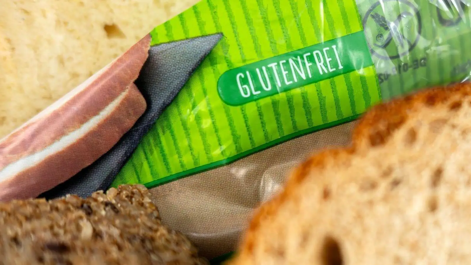 Wer beim Einkaufen auf die Auslobung „glutenfrei“ achtet, muss wenig Sorge vor verunreinigten Produkten haben. (Foto: Sina Schuldt/dpa)