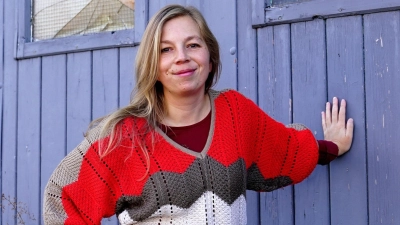 Inszeniert „Krieg” nach Janne Tellers Jugendbuch als Klassenzimmerstück: die Regisseurin Chiara Hunski. (Foto: Elke Walter)