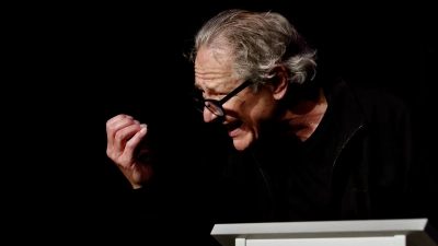 Kein Vorleser, ein Sprechdarsteller: Klaus Pohl bei seiner Lesung aus Sein oder Nichtsein“. (Foto: Thomas Wirth)
