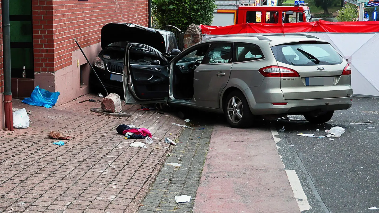 Noch unklar ist, ob es ein Unfall war oder eine Tat. (Foto: Ralf Hettler/dpa)