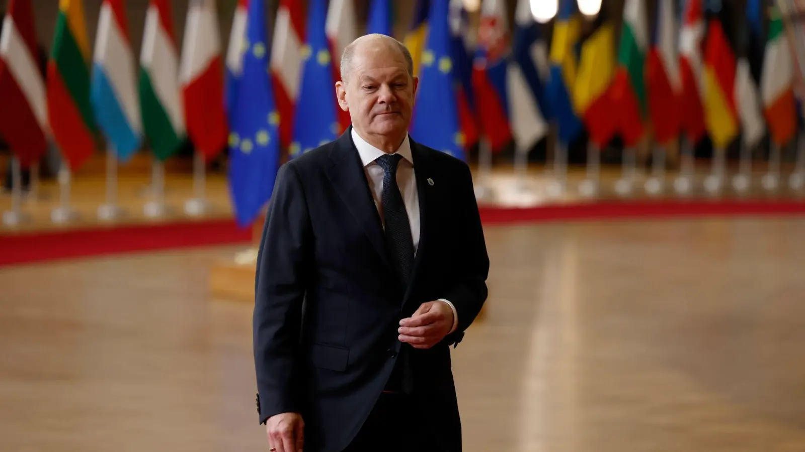 Für Bundeskanzler Scholz muss die EU-Kommission einen Weg finden, dass Strafzahlungen nicht die Liquidität der Unternehmen beeinträchtigt. (Foto: Geert Vanden Wijngaert/AP/dpa)