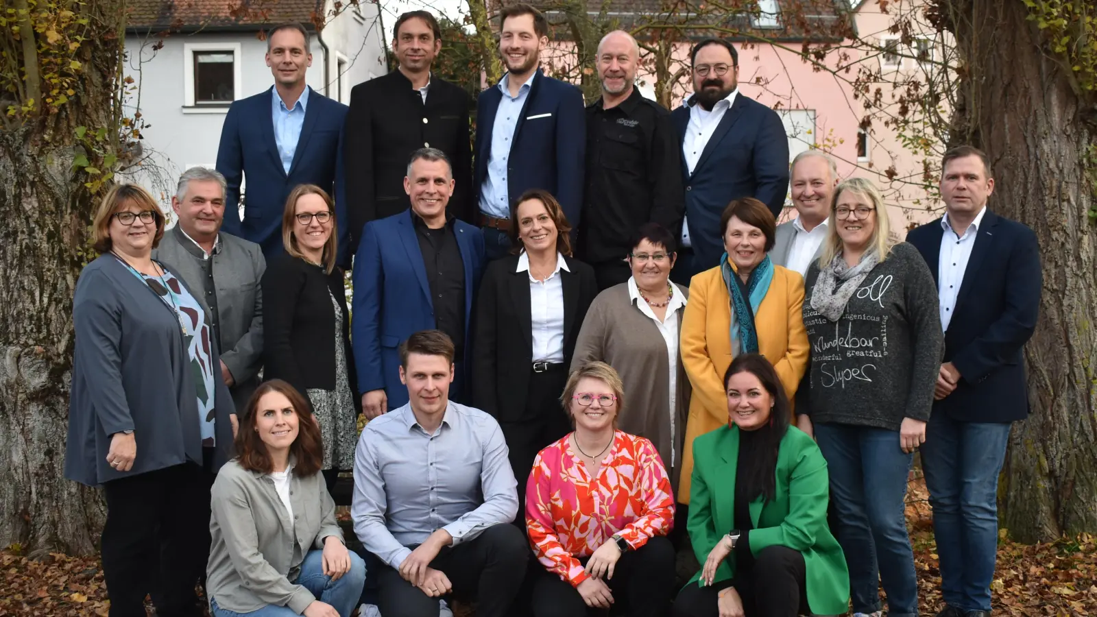 Die Nominierten der Emskirchener CSU mit Sandra Winkelspecht (Mitte) als Bürgermeisterkandidatin hoffen auf eine erfolgreiche Wahl. (Foto: Ute Niephaus)