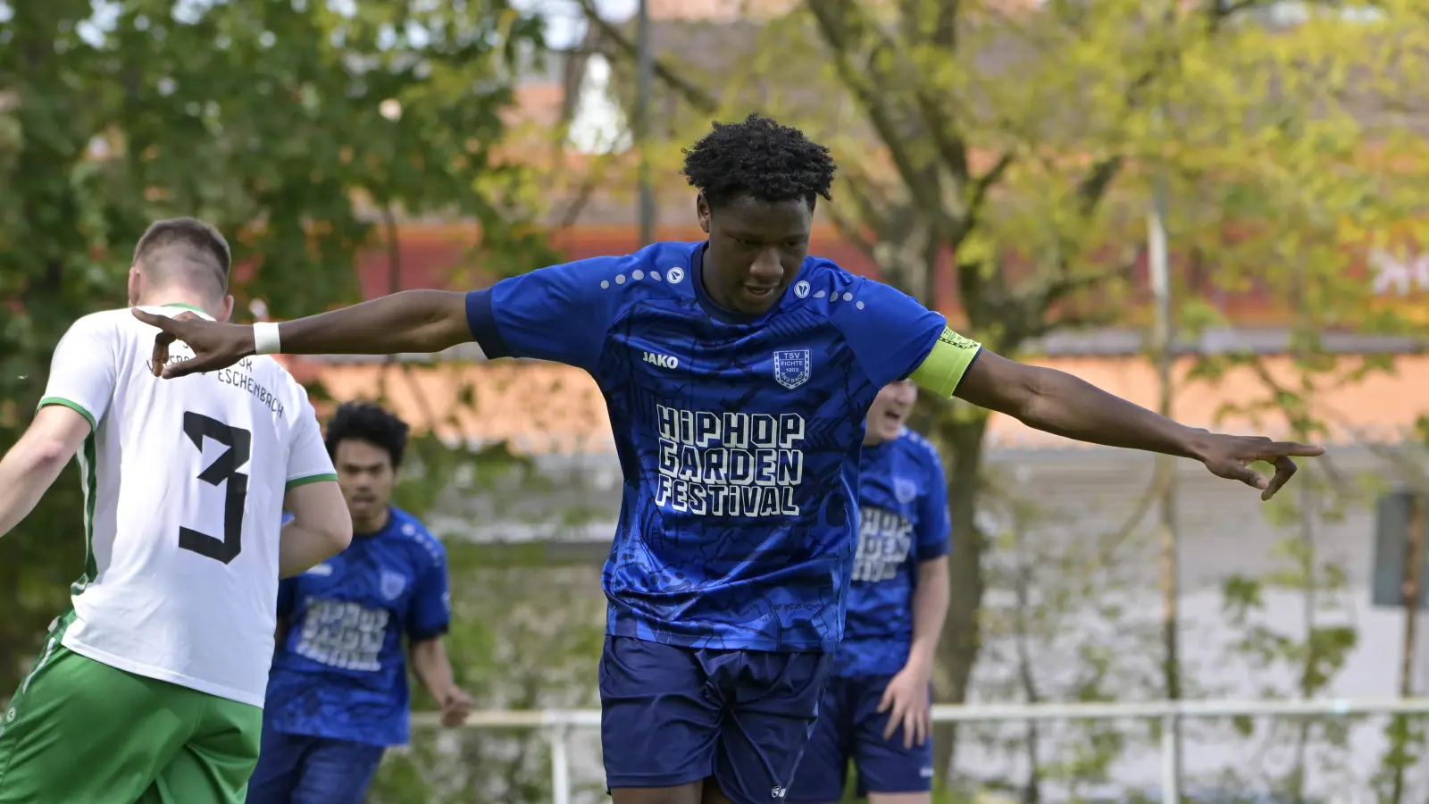 Dafür verantwortlich war unter anderem Amed Kone, hier nach dem 1:0, der drei Tore für die Fichte erzielte. (Foto: Martin Rügner)