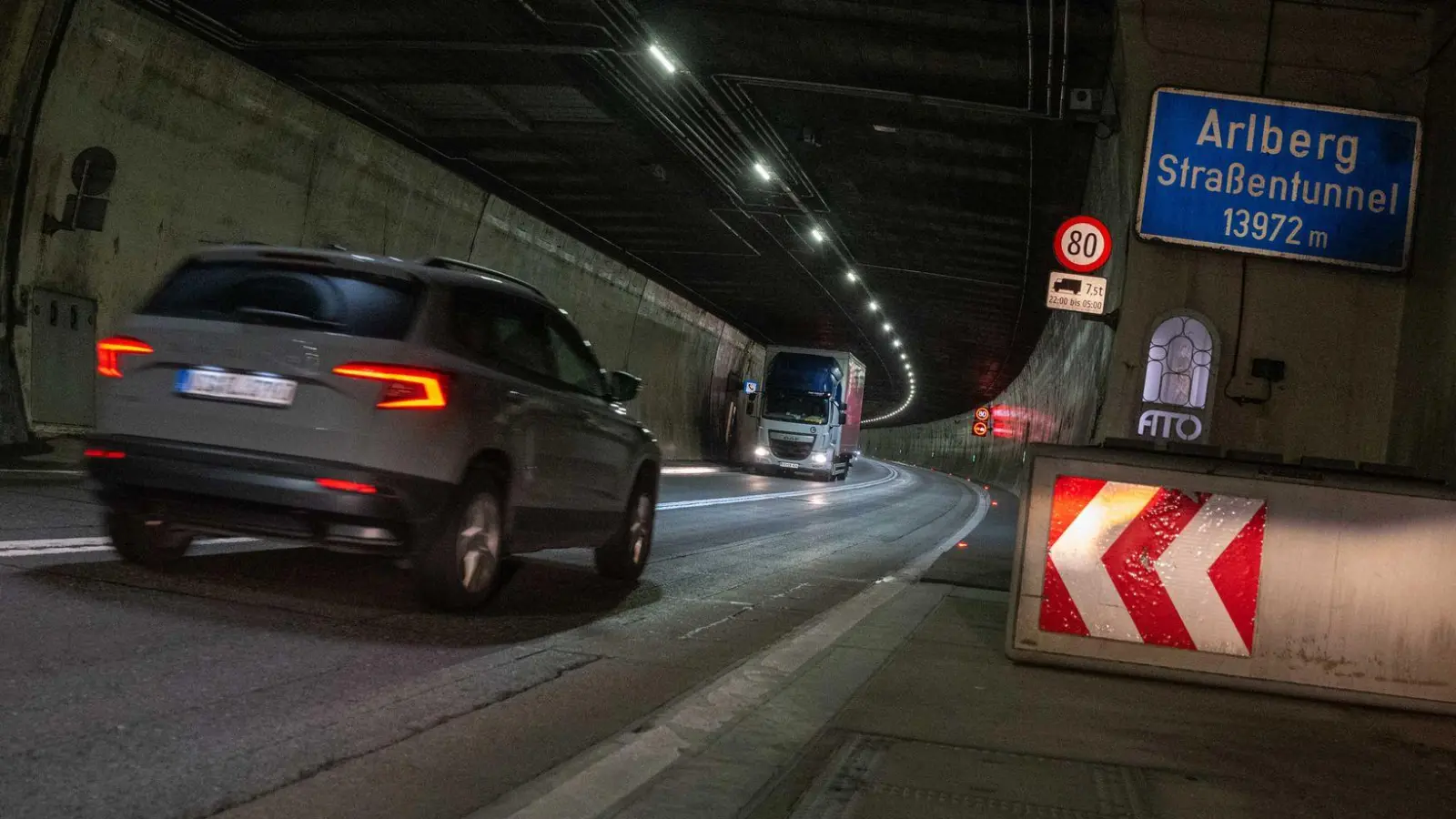 Der Arlbergtunnel soll pünktlich zur Wintersaison wieder eröffnet werden. (Foto: Zeitungsfoto.At/Liebl Daniel/apa/dpa)