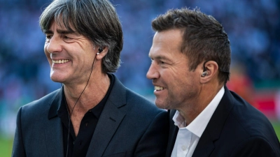 Lothar Matthäus (r) bringt Ex-Bundestrainer Joachim Löw (l) beim BVB ins Spiel.   (Foto: Tom Weller/dpa)