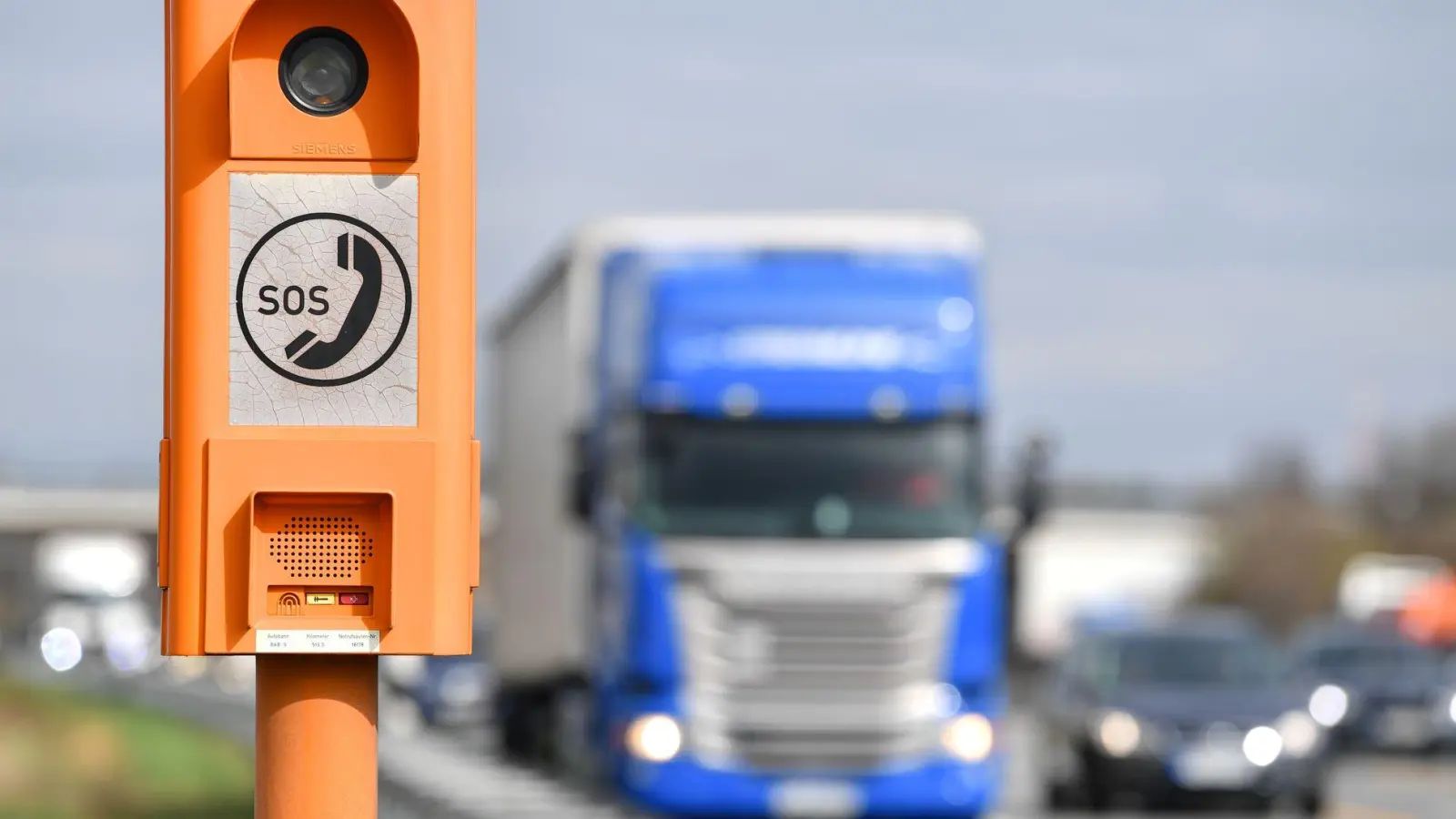 Auf dem gesamten Bundesautobahnnetz kommt es derzeit zu einer technischen Störung der Notrufsäulen. (Archivbild) (Foto: Uwe Anspach/dpa)