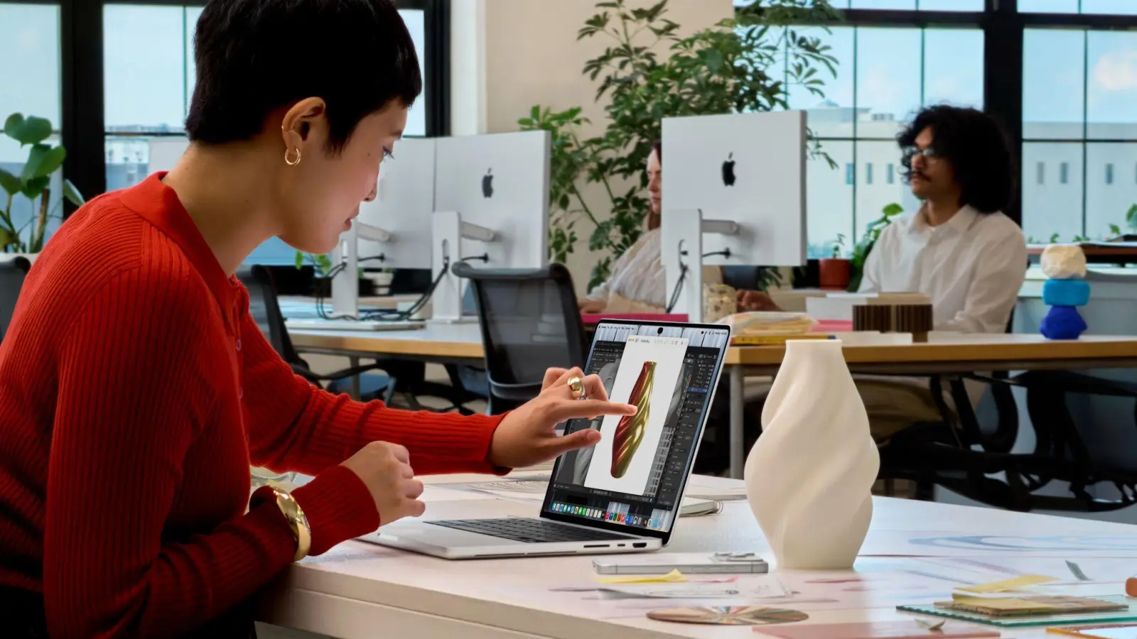 Aus Sicht von Apple dürften vor allem professionelle Nutzer an Touch-Funktionen auf dem Mac interessiert sein. (Handout) (Foto: --/Apple/dpa)
