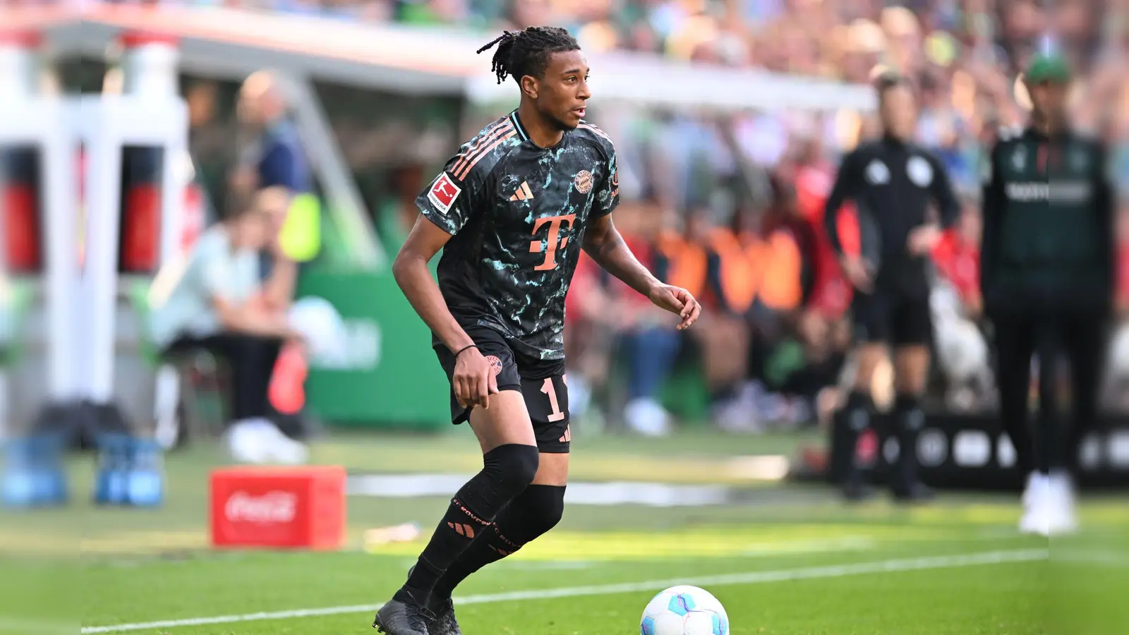 Michael Olise war mit zwei Treffern und zwei Assists der überragende Spieler beim FC Bayern. (Foto: Carmen Jaspersen/dpa)