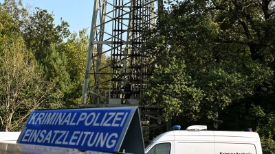 Nach dem Brandanschlag ist ein Bekennerschreiben aufgetaucht.  (Foto: Jens Kalaene/dpa)