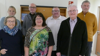 Die Teilnehmenden des Informationszirkels (von links vorne): Erika Reichert (Bad Windsheim), Sylvia Crane (Obernzenn) sowie Helmut Pustolla (Uffenheim) sowie (hinten stehend, von links) Michaela Schmoranzer (Langenfeld), Karl-Heinz Haag (Neustadt), Detlef Kugler (Illesheim) und Helmut Friedel (Oberscheinfeld). (Foto: Helmut Meixner)