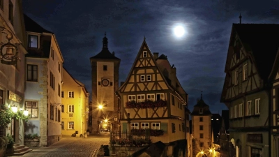 Vom schönen Nacht-Panorama in Rothenburg bekam der junge Schlafwandler vermutlich gar nichts mit. (Archivbild: Willi Pfitzinger)