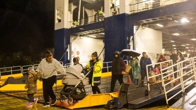 Rund zwei Drittel der Einwohner sollen die Insel verlassen haben.  (Foto: Socrates Baltagiannis/dpa)