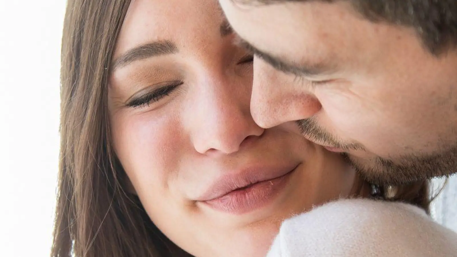 Verbindlichkeit stärkt das Beziehungsglück: Gemeinsame Entscheidungen, Werte und Lebensziele fördern die Zufriedenheit. (Foto: Christin Klose/dpa-tmn)