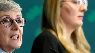 Die Krankenkassenbeiträge könnten sinken, rechnen die Fraktionsvorsitzenden der Grünen, Britta Haßelmann und Katharina Dröge, vor.  (Foto: Hendrik Schmidt/dpa)