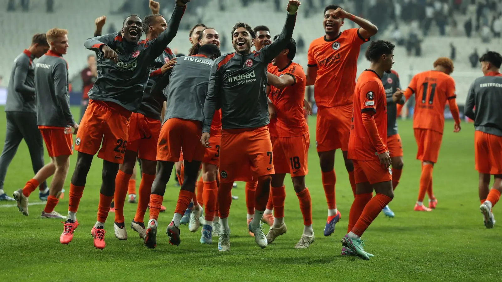 Eintracht Frankfurt geht mit großer Euphorie in das Bundesliga-Topspiel gegen Bayern München. (Foto: Str/dpa)