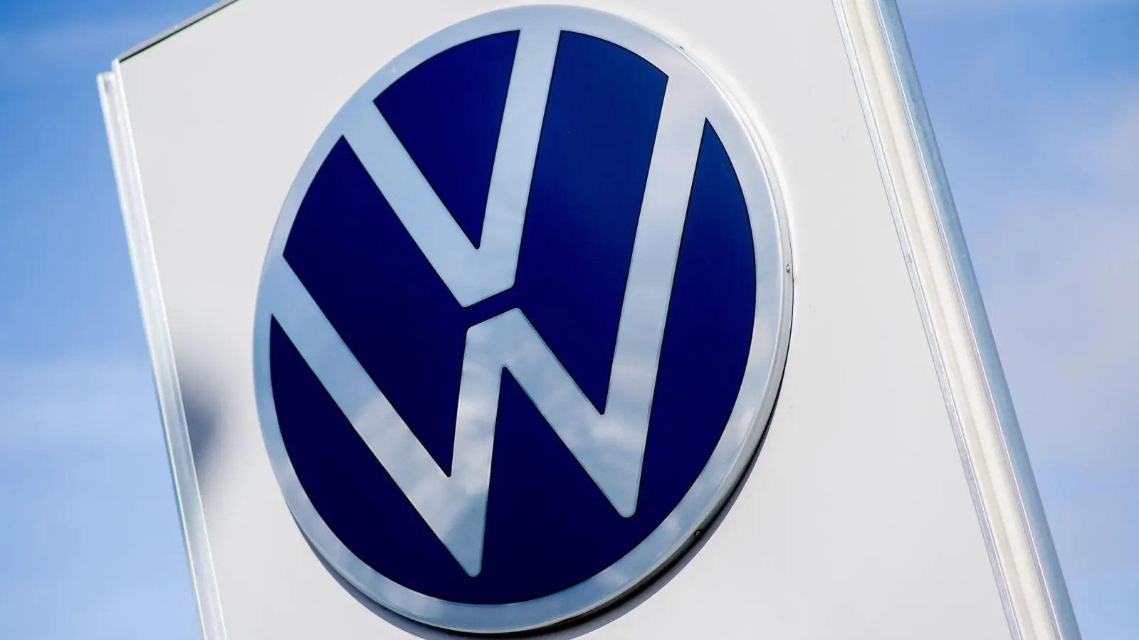Der VW-Konzern will seinen Sparkurs offenbar verschärfen. (Symbolbild) (Foto: Hauke-Christian Dittrich/dpa)