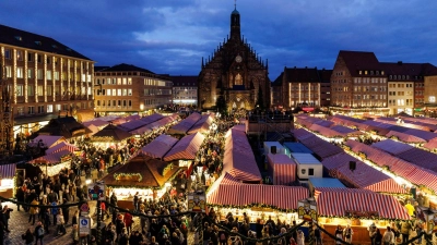 Am Freitagabend startet der diesjährige Christkindlesmarkt in Nürnberg. (Archivbild) (Foto: Daniel Karmann/dpa)