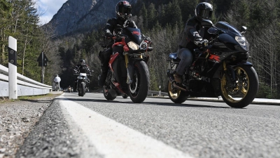 Motorradfahrer verursachen teurere Unfälle als Autofahrer. (Symbolbild) (Foto: Angelika Warmuth/dpa)