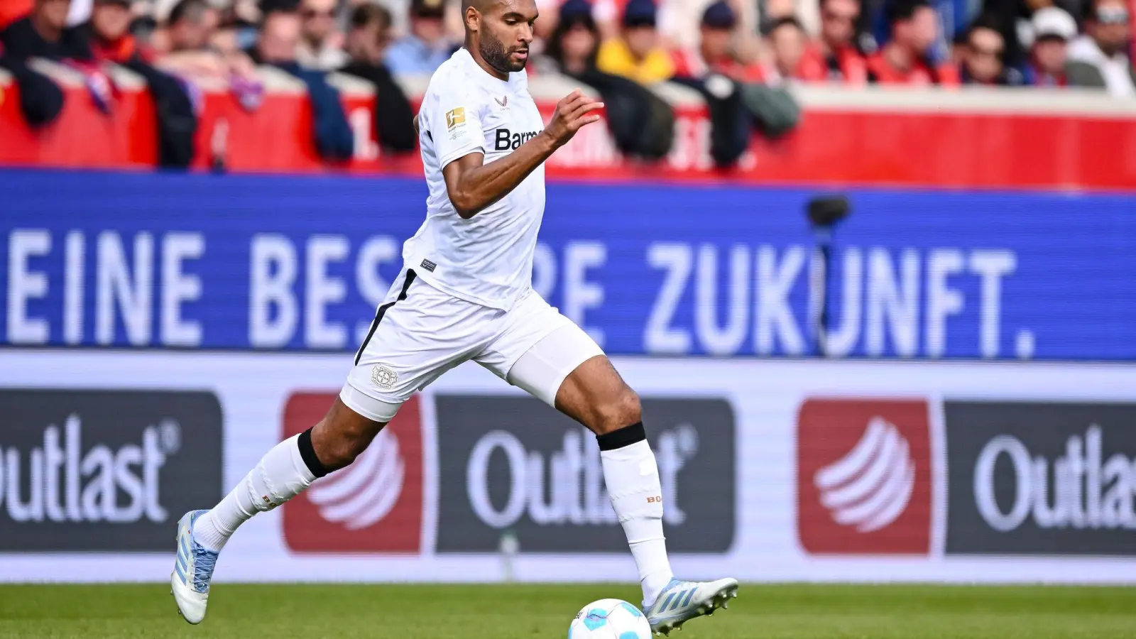Will zeitnah eine Entscheidung über seinen neuen Arbeitgeber: Jonathan Tah. (Foto: Harry Langer/dpa)