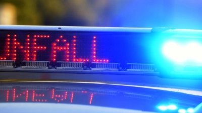 Der Mann starb demnach noch an der Unfallstelle. (Symbolbild) (Foto: Stefan Puchner/dpa)