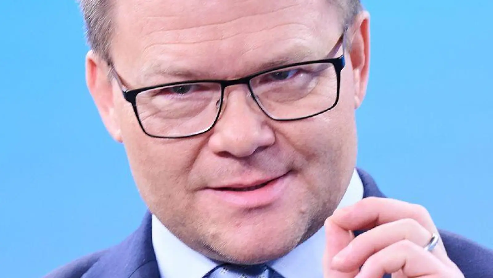 Umweltminister Carsten Schneider will noch mehr Recycling. (Foto: Annette Riedl/dpa)