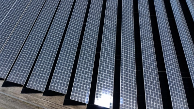 Der Ausbau von Solar- und Speichertechnologien sollte laut Verband konsequent fortgesetzt werden.  (Foto: Christian Charisius/dpa)